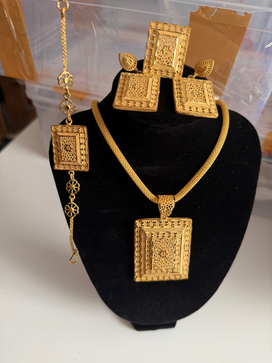 Shukri Gold Set